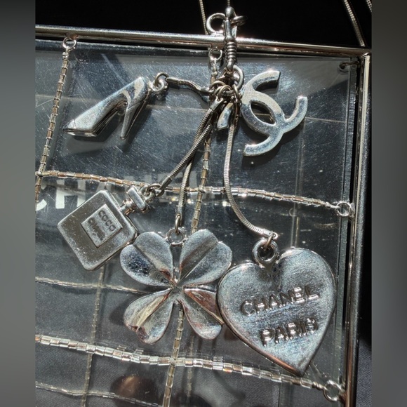 Chanel Lucite and CC charm beaded clutch bag collectors edition - Picture 6 of 17